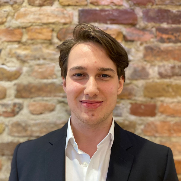  Benjamin Agha